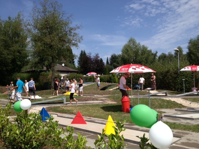 Minigolf Schellbronn — excursión en la Selva Negra del norte